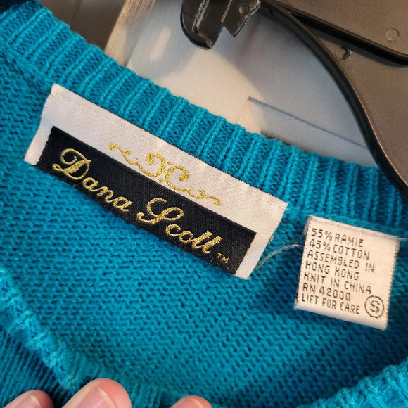 Vintage Dana Scott Faux Pearl Sequined Bows Embellished Knit Sweater - Picture 5 of 6